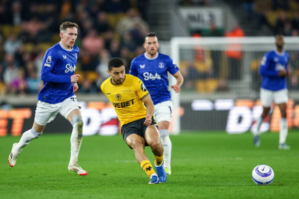 出现裂缝或 出现裂缝或